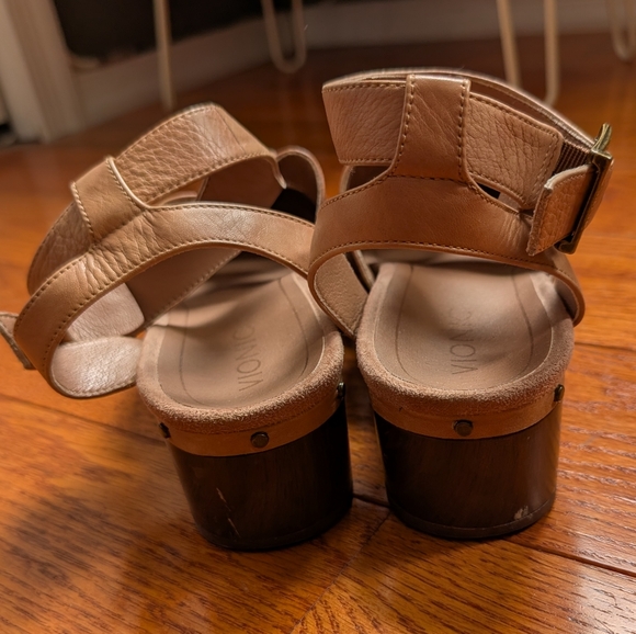 Vionic Faye T-strap Leather Clogs 7 - Picture 4 of 6